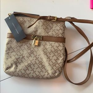 Tommy Hilfiger Locket Cross Body Bag